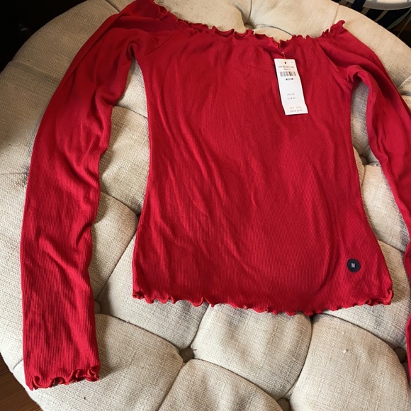 Hollister red ribbed top - Picture 2 of 5